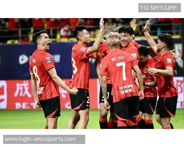 成都足球队技术排名创新高引发球迷热议展现实力与潜力 成都足球队技术排名创新高引发球迷热议展现实力与潜力