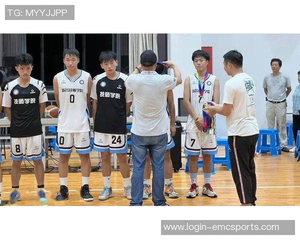 重庆篮球队在全国篮球比赛经验排行榜中荣获第九名的佳绩引发关注 重庆篮球队在全国篮球比赛经验排行榜中荣获第九名的佳绩引发关注